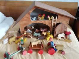 Holzstall von Spielba mit Inhalt und Traktor Albisbrunn
