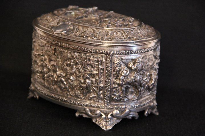 Cassapanche: Ancien coffret à bijoux . – Usato da Praz (Vully) venduto da pikuluka1 3