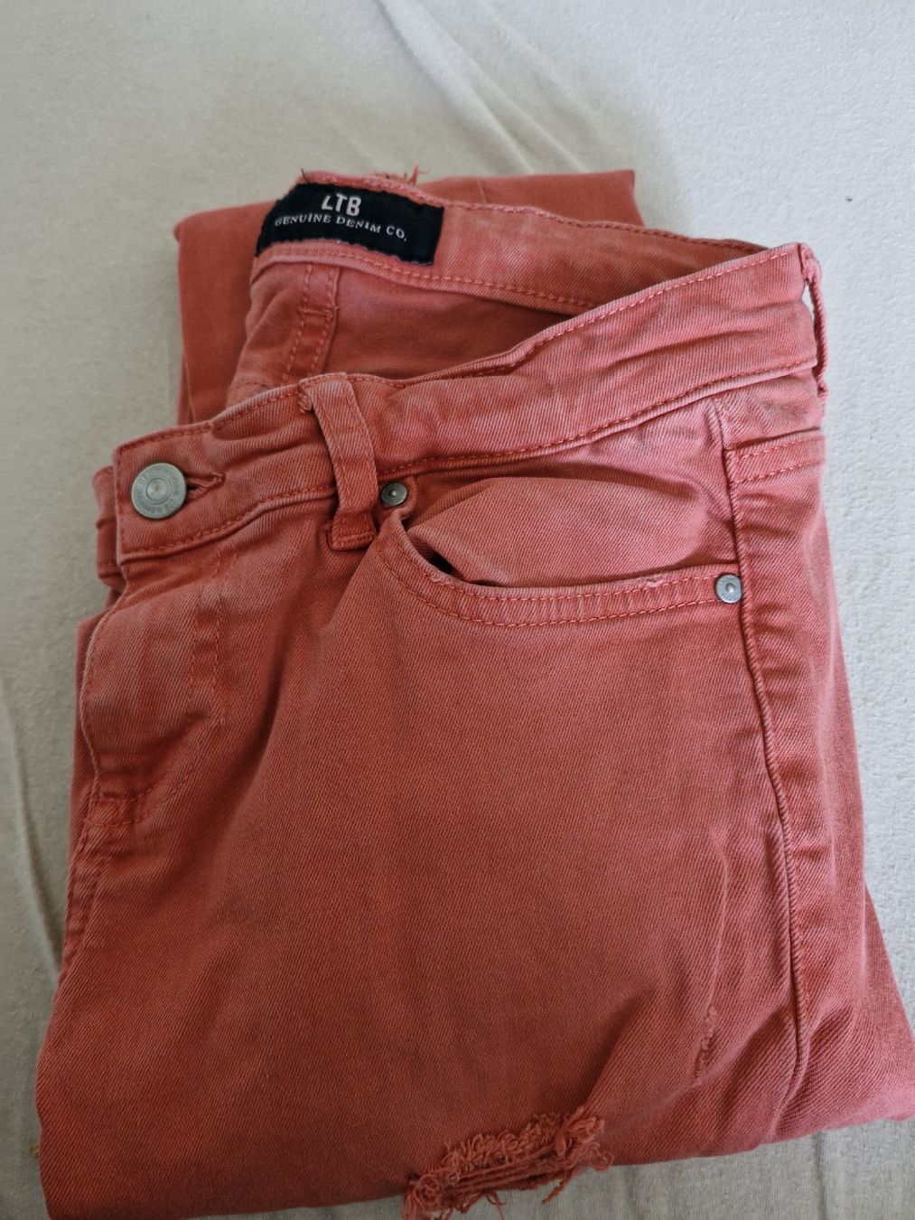 Jeans: jeans taille basse rouge taille 27 – Nuovo (secondo la descrizione) da Cudrefin venduto da Jnini12 4