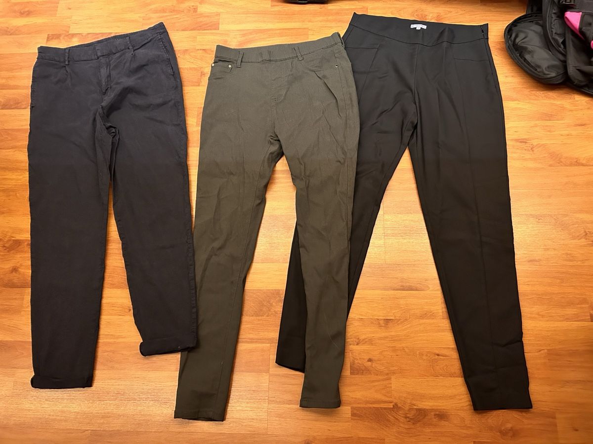 Lots de vêtements: Lot 3 pantalons – D'occasion à Noville par Malik2017