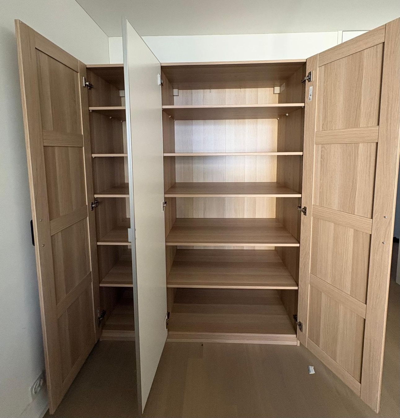 Armadi: Wardrobe with mirror doors light wood 3 doors used – Nuovo (secondo la descrizione) da Zürich venduto da dha_t9vq 1