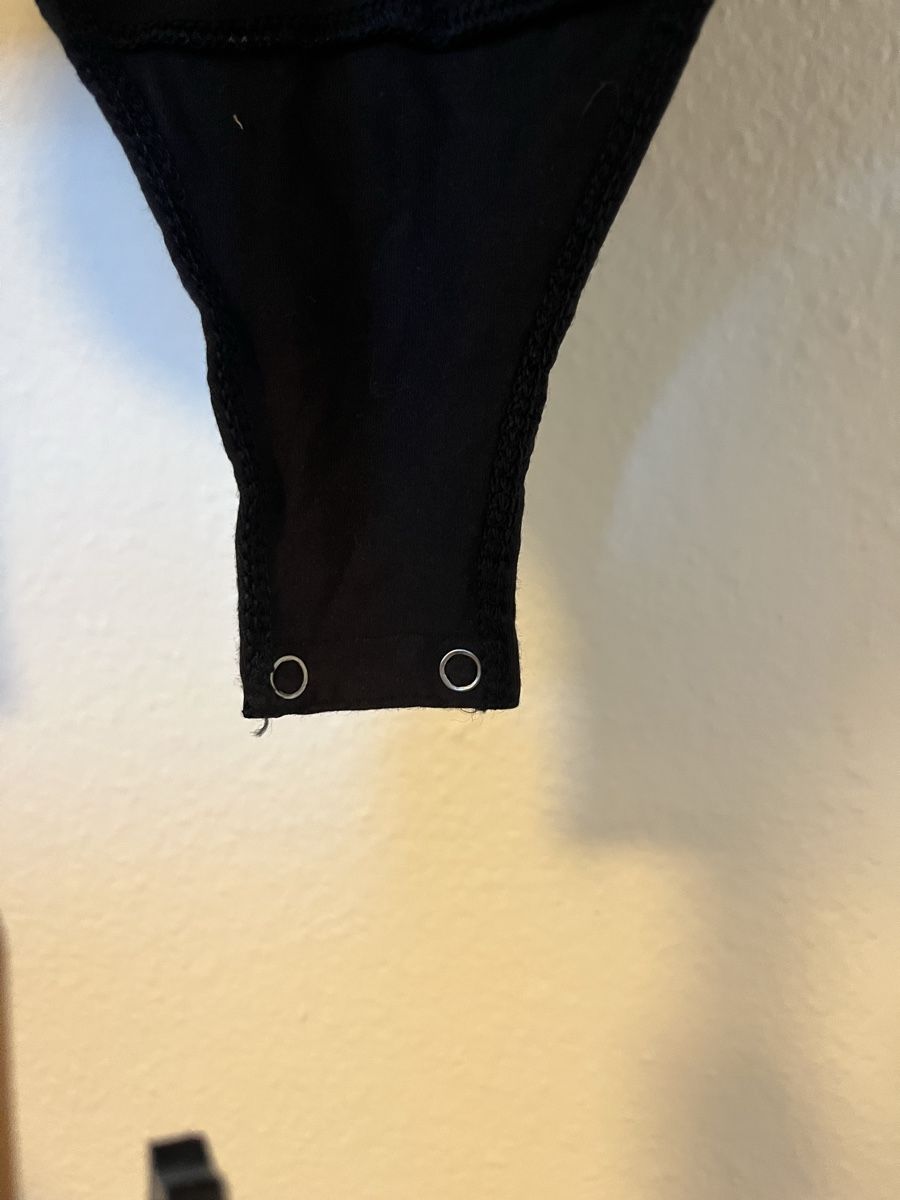 Levi's Top: Schwarzer Levi's Body mit langen Ärmeln, Grösse S – Usato da Zürich venduto da Brobin 3