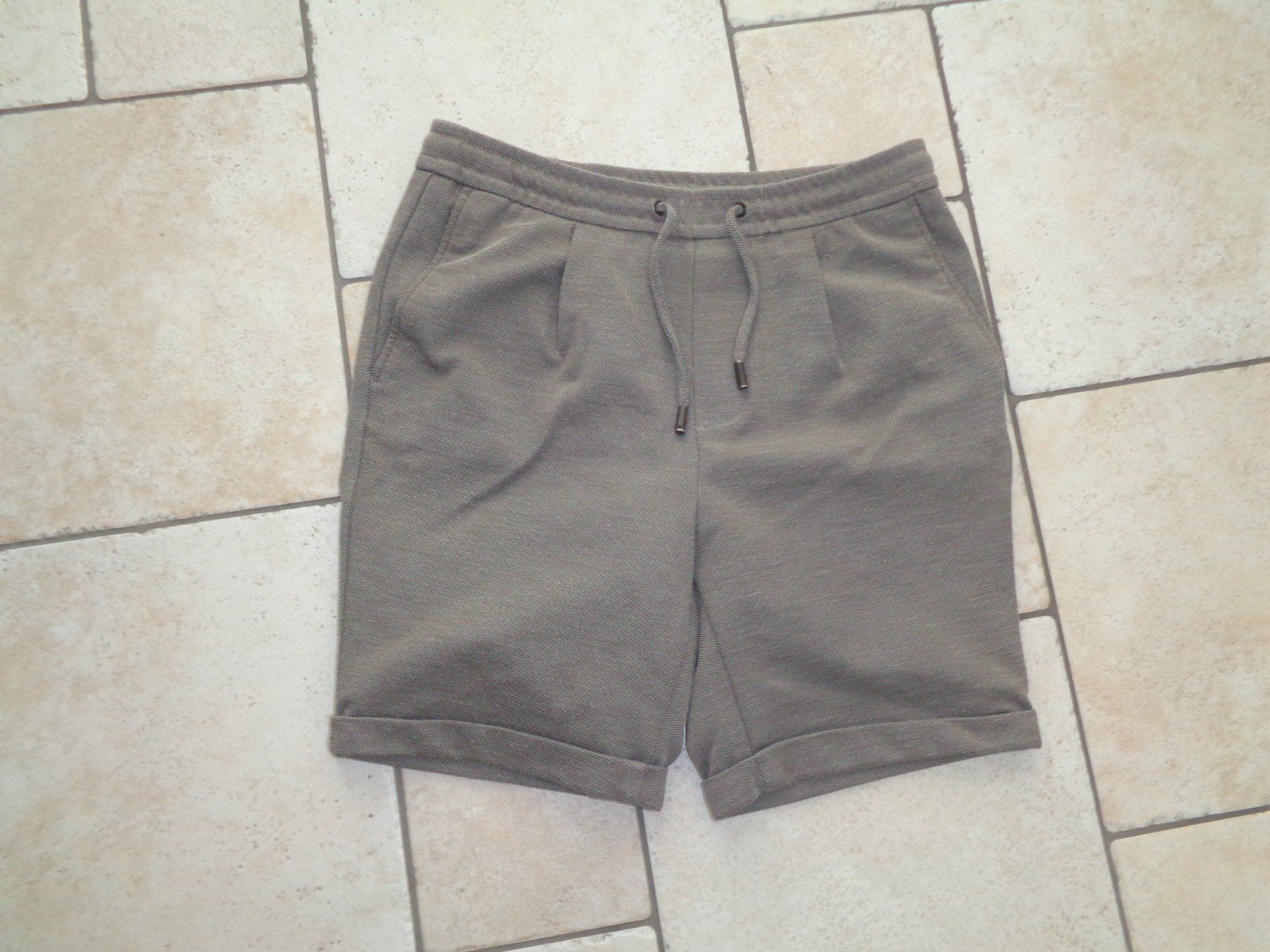 Zara Pantaloni: Shorts  Zara  Grösse M eher S – Usato da Kreuzlingen venduto da Robi-2003