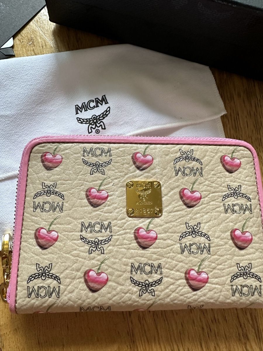 Mcm Portemonnaie: MCM Geldbörse Cherry Neu – Neu (gemäss Beschreibung) aus Bern von Ruhrallee 3