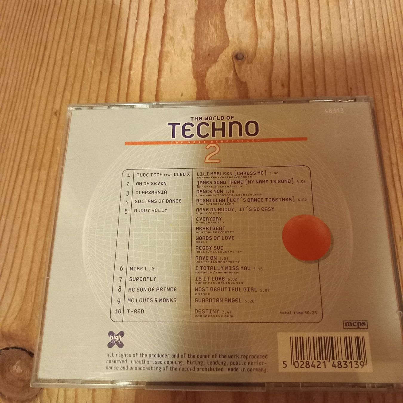 CD: The World of Techno 2 – Usato da Ganterschwil venduto da zaz_h9b6 2