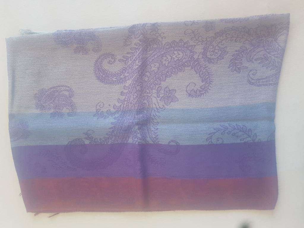 Foulard & Sciarpe: Grand châle avec franges – Usato da Courtepin venduto da mara_1808