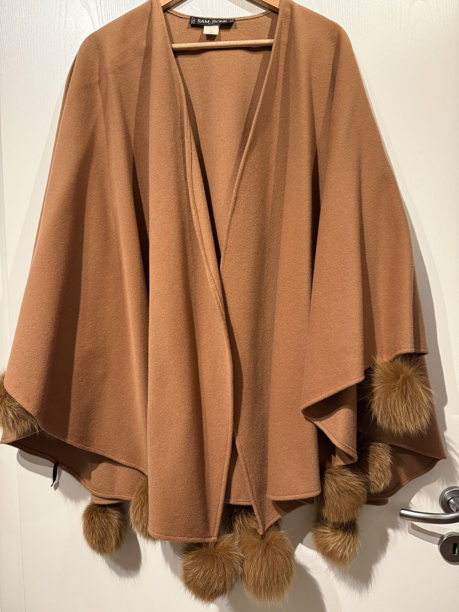 Autres vêtements femmes: Cape SAM-RONE Paris ( 90% Laine) – D'occasion à MASSONGEX par Luluone