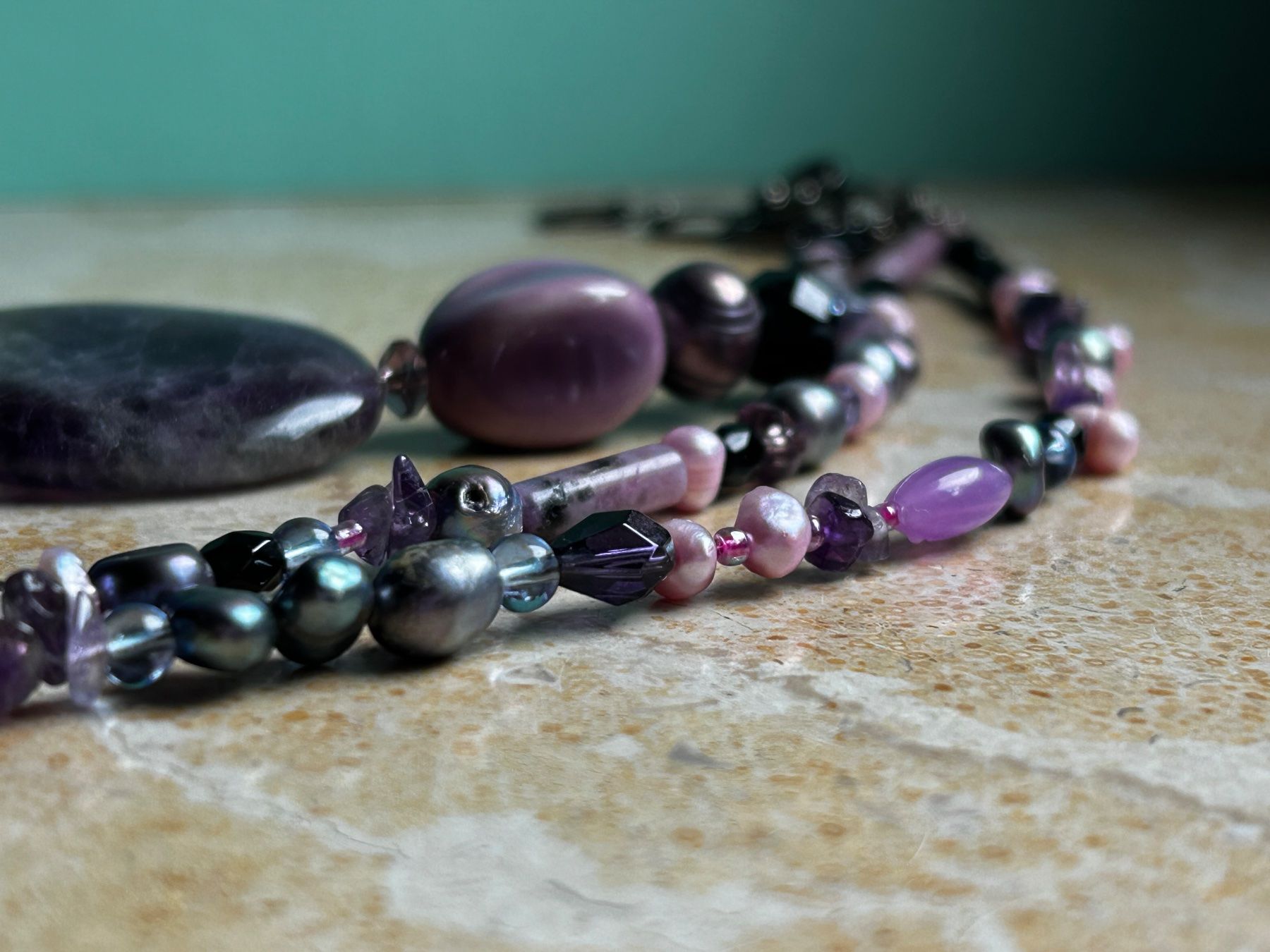 Ketten: Amethyst Perlenkette, 3-reihig, lila – Gebraucht aus Dittingen von Bellevista 8