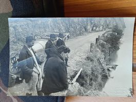 Echt Photo Karte / Automobil auf alter Axenstrasse ca. 1920