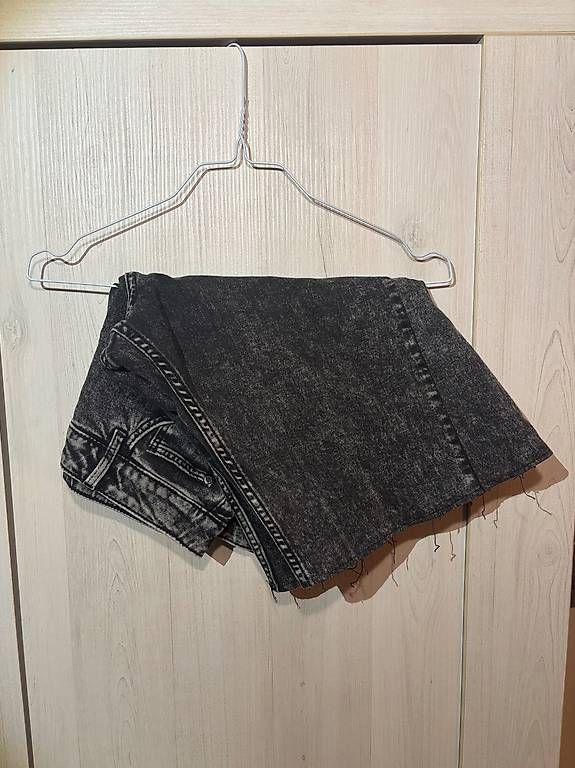 Pantaloni: Y2K Flared Shorts – Usato da Beckenried venduto da ema_t6cf 3