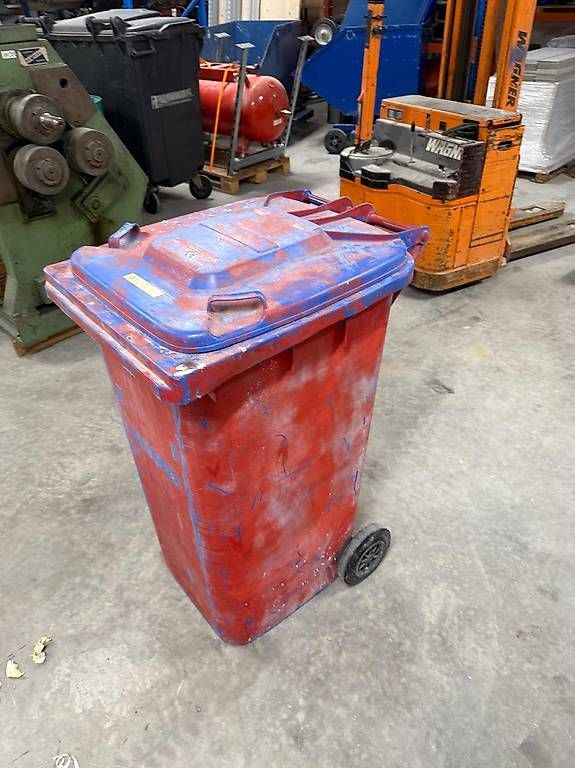 Altro per Ufficio & Commercio: Kunststoffcontainer blau/rot – Usato da Wolhusen venduto da majesoj 1
