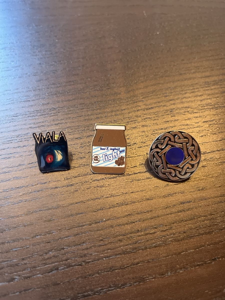 Placchette & Badge: Diverse Pins einzeln erhältlich – Usato da Einsiedeln venduto da sandramon