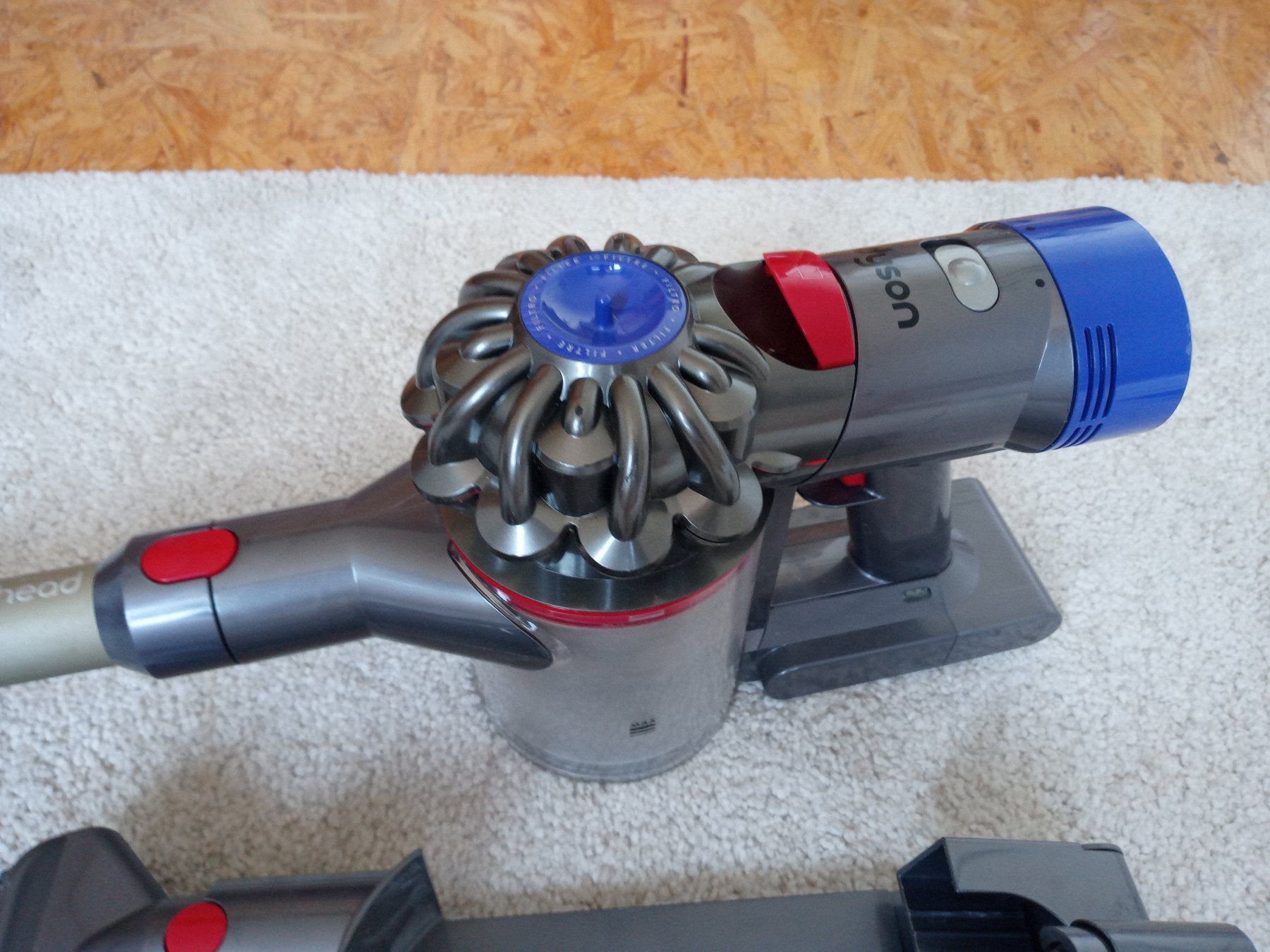 Dyson Staubsauger & Zubehör: Handstaubsauger Dyson V8 – Gebraucht aus Prez-vers-Siviriez von Monija70 2
