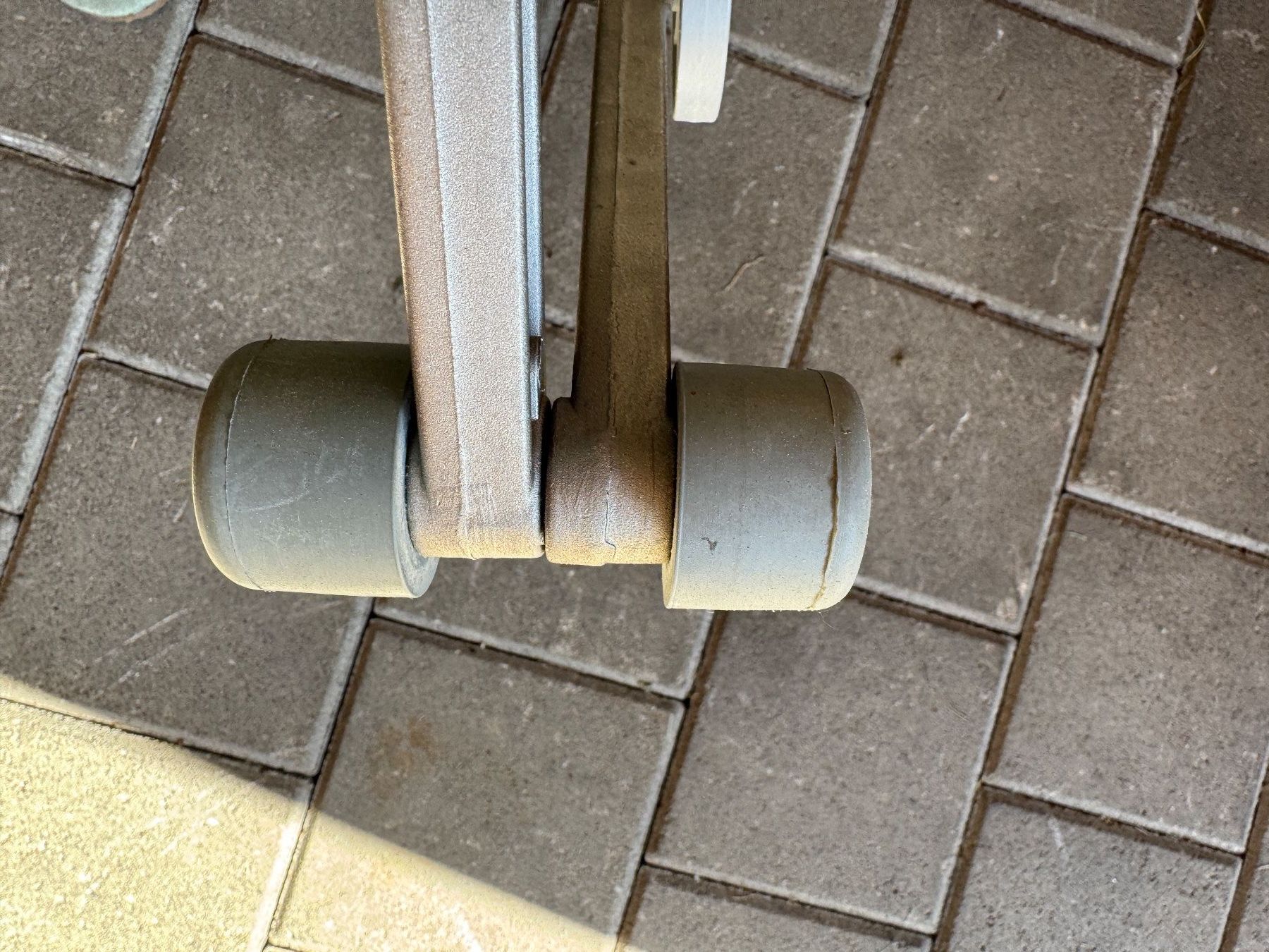 Treppen: Scherenteppe mit Handlauf als Wandeinstieg – Gebraucht aus Chur von Kalafi 6
