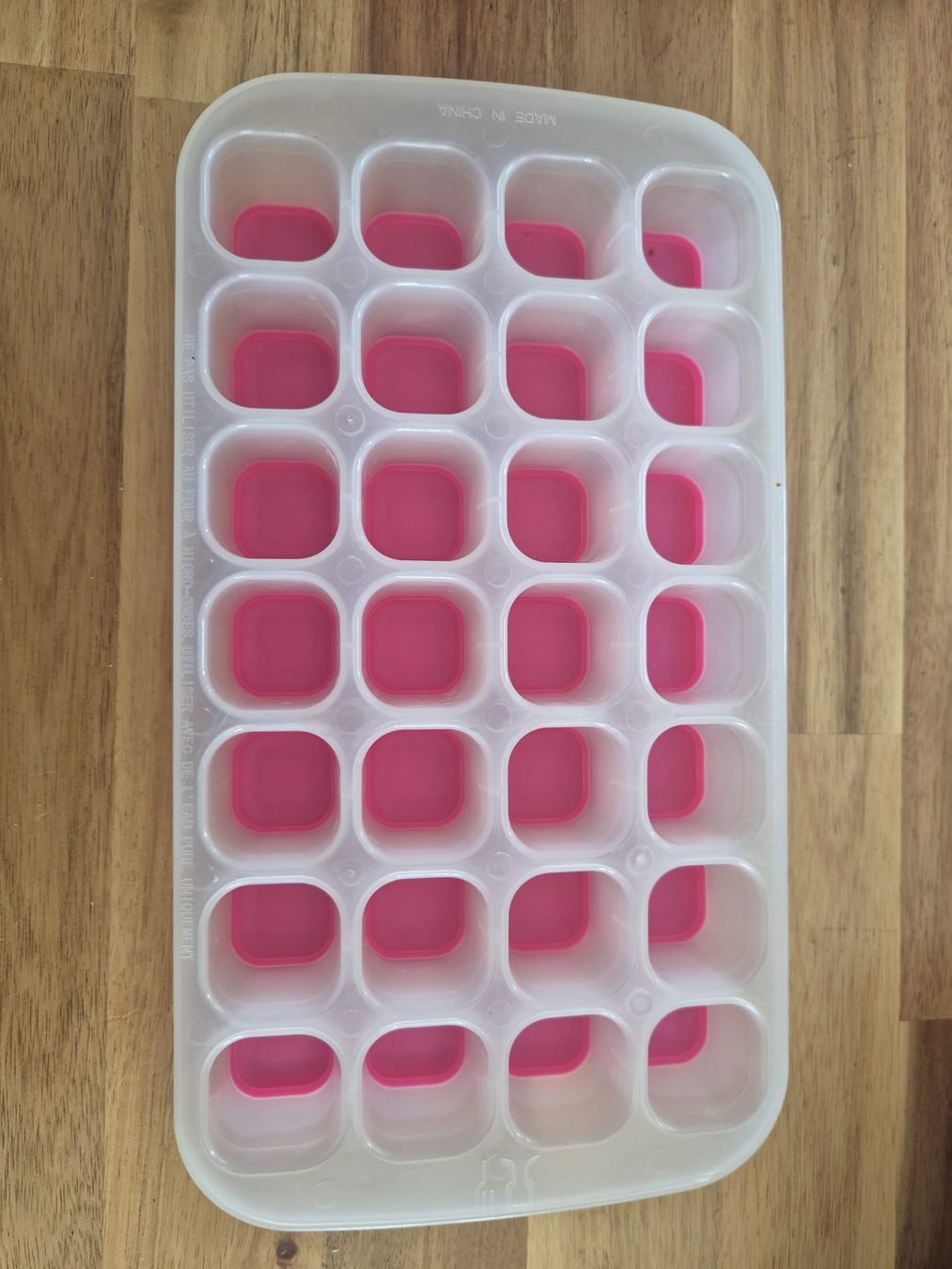 Tupperware Recipients et similaires: Bac à glaçons, compartiments avec couvercle 2x Rose et Bleu – Neuf (Voir description) à siviriez par Nessa1808 1