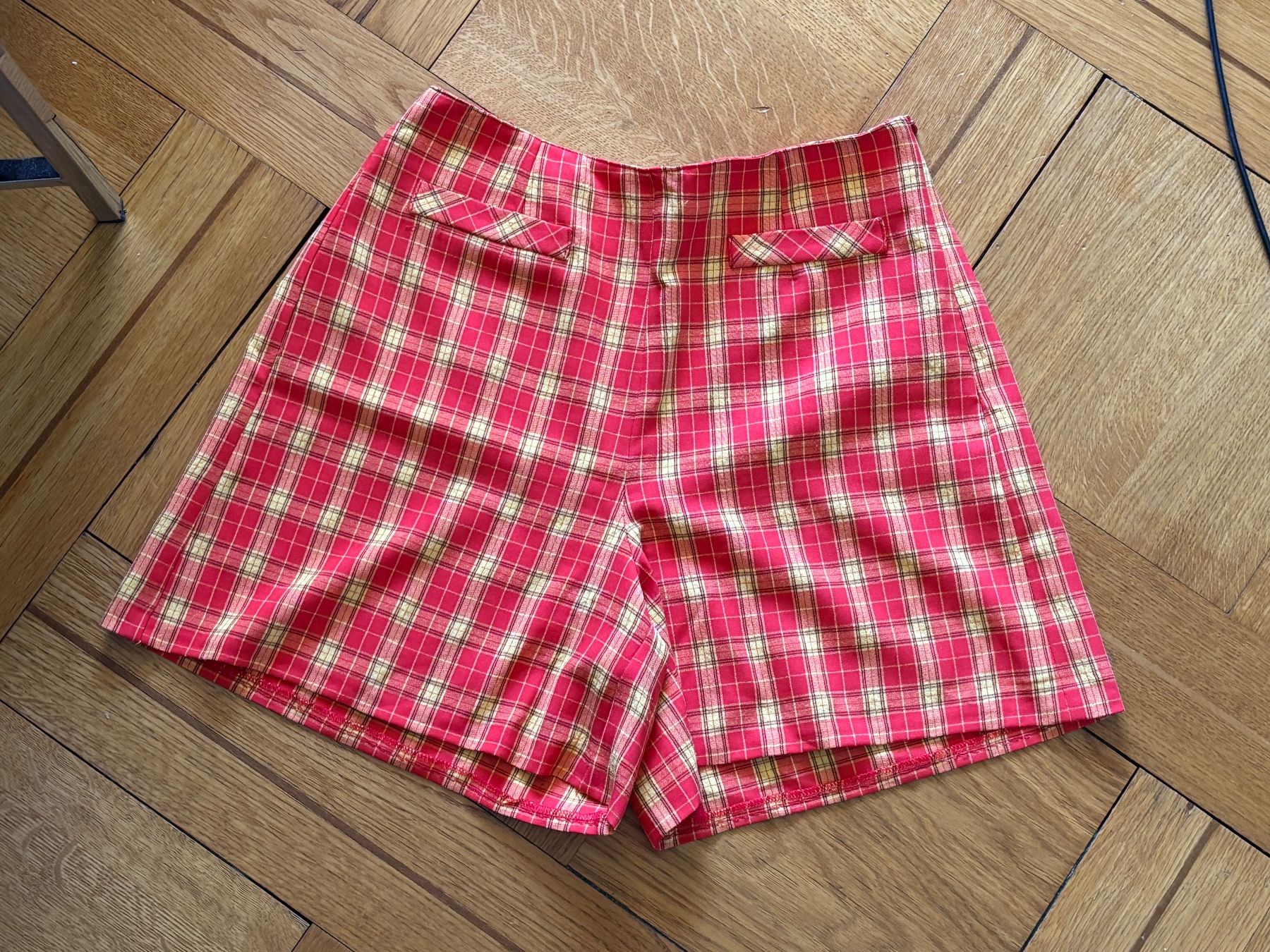 Pantaloni: Karo-Shorts Sommer Gr. 38 – Usato da Genève venduto da Livsonman 1
