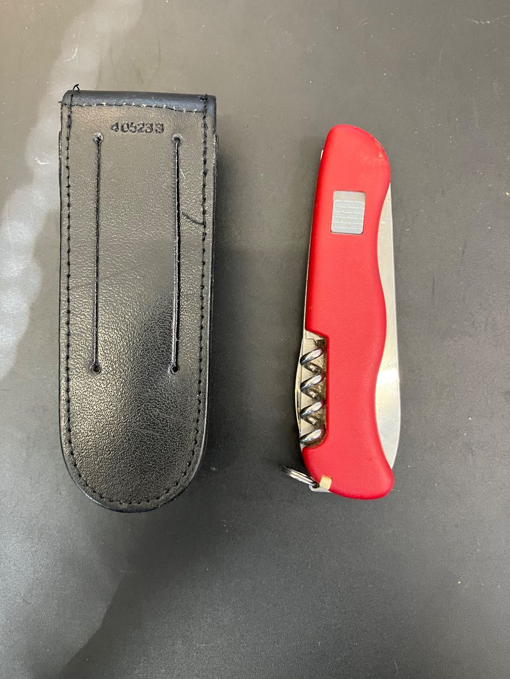 Victorinox Coltelli tascabile: Victorinox Sackmesser Hunter inkl. Lederholster – Usato da Aarburg venduto da Wendepunkt_Fundgrube 1