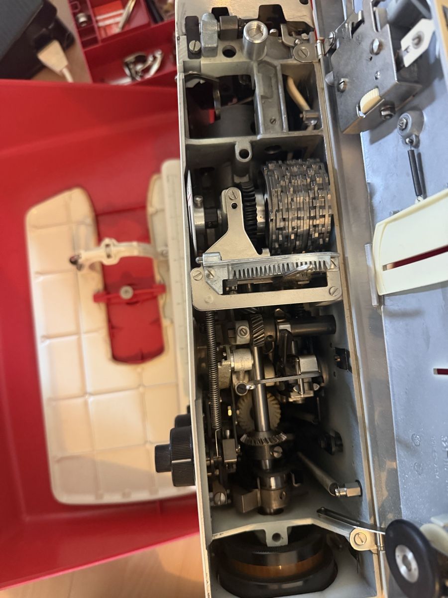 Macchine da cucire: Bernina 830 – Usato da Baden venduto da noli.r 6