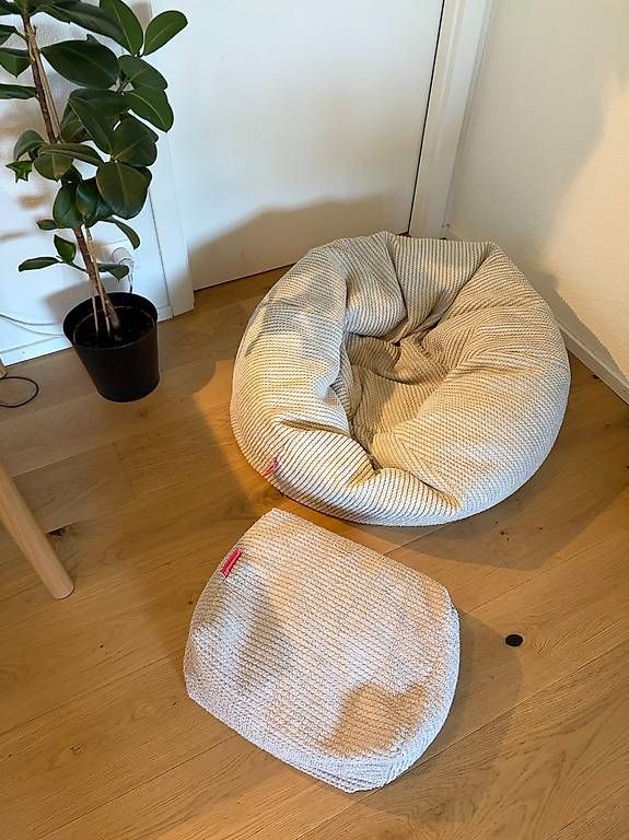 Fauteuils: Lounge Pug Sitzsack + Sitzhocker – D'occasion à Winterthur par sto_n6lj 1