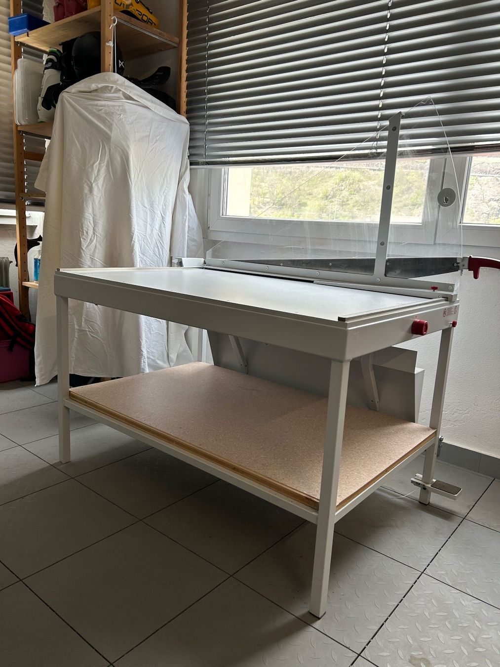 Tutte le macchine: Papier und Karton Schneidetisch Model Ideal 1110 – Usato da Gamsen venduto da Volkigerry