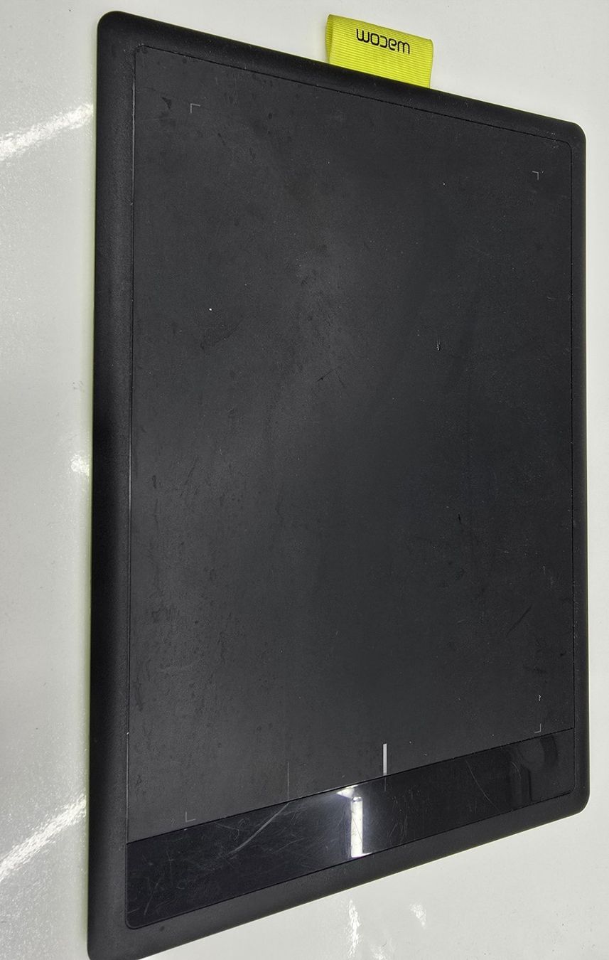 Wacom Tablet PC: Tablette à stylet Wacom CTL 671 – Defekt aus La Chaux-de-Fonds von CrossPedro1