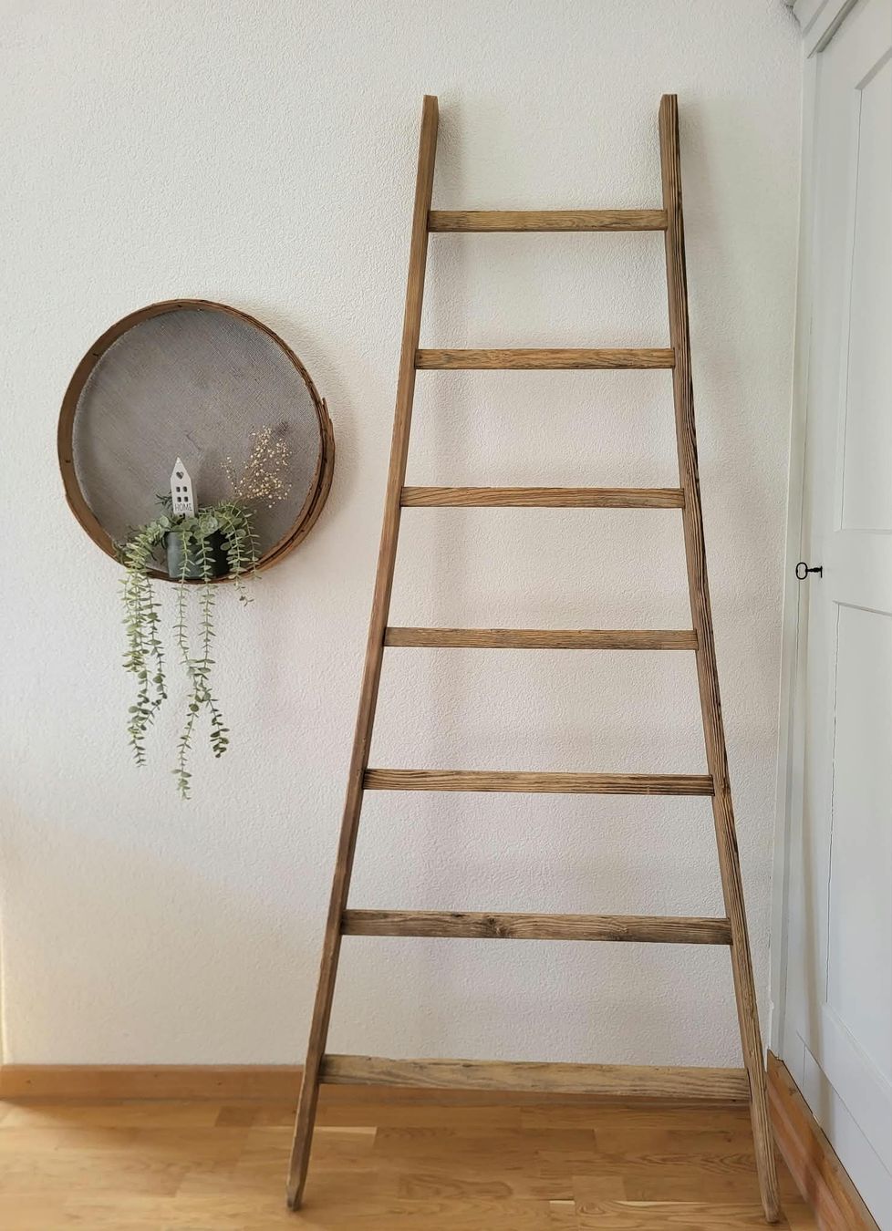 Scale: Holzleiter Garderobe Handtzchhalter – Usato da St Gallen venduto da keller020 1