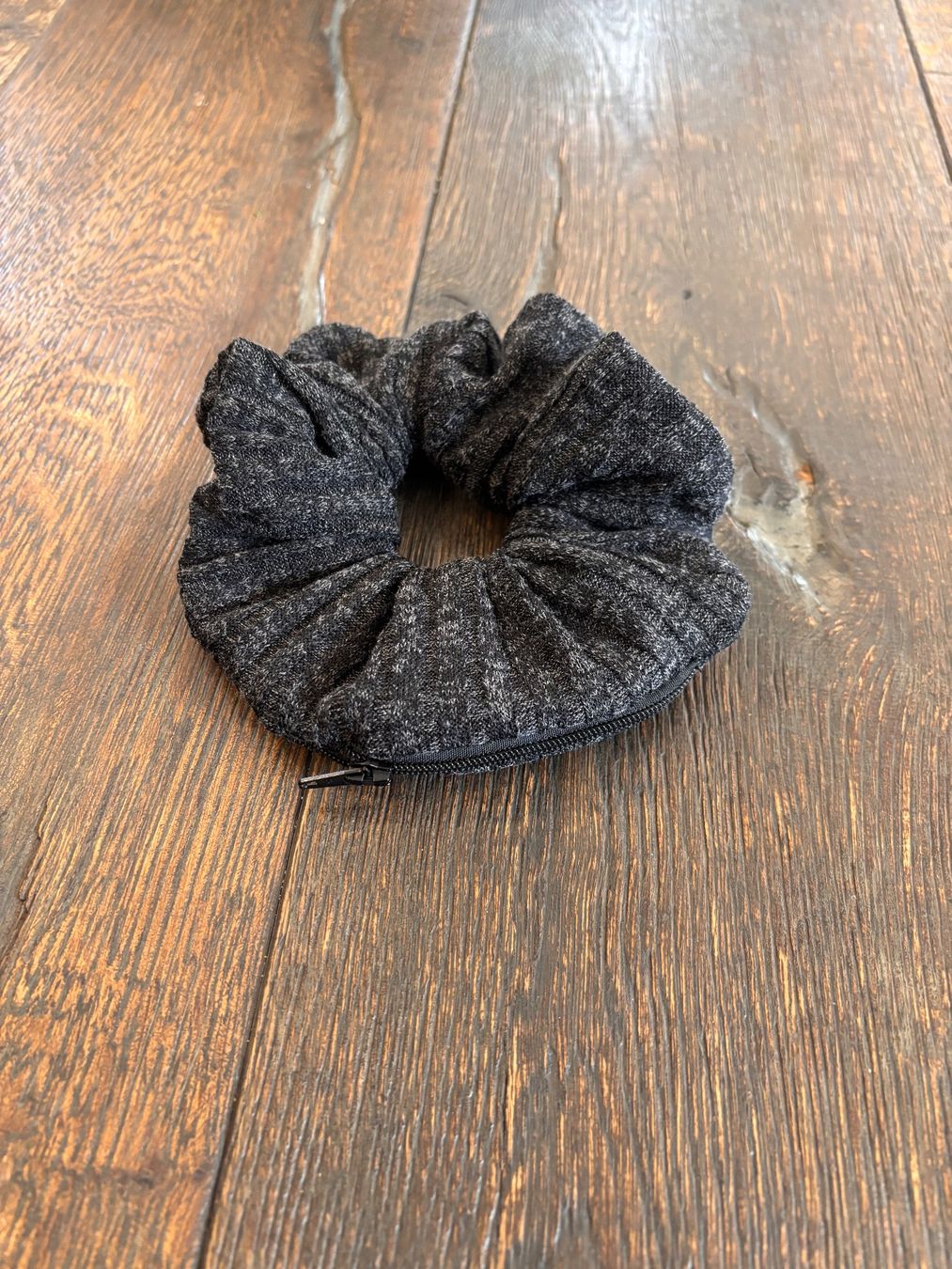 Accessori per capelli: Scrunchie mit Geheimfach – Nuovo (secondo la descrizione) da St. Niklaus VS venduto da loumonrohandmade