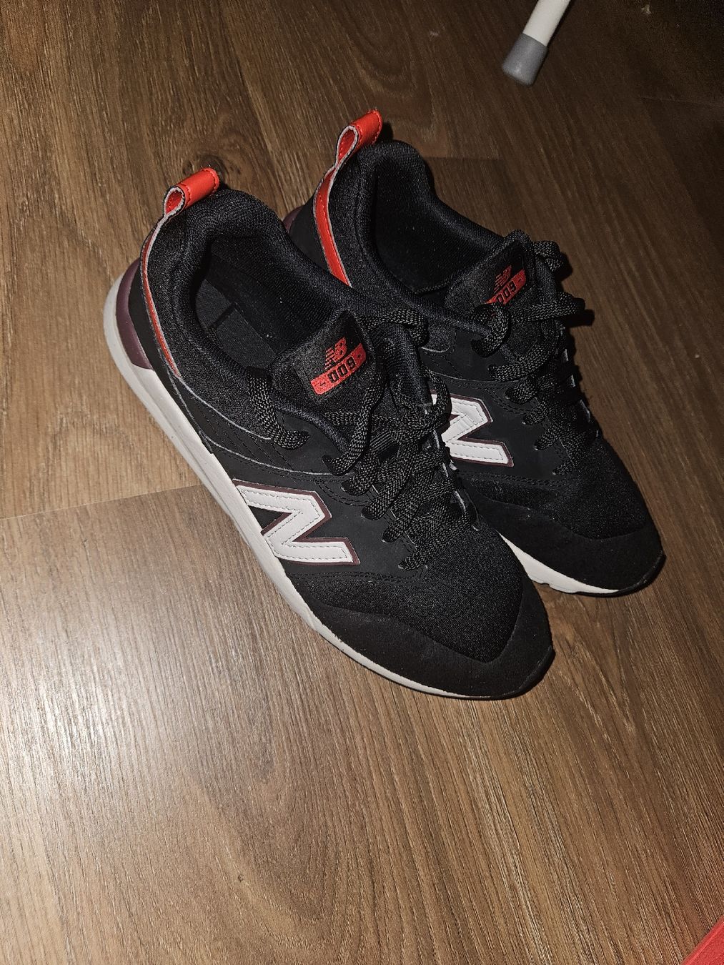 New Balance Scarpe da uomo: New Balance 009 - Baskets noires et rouges – Usato da Delemont venduto da ricky9420