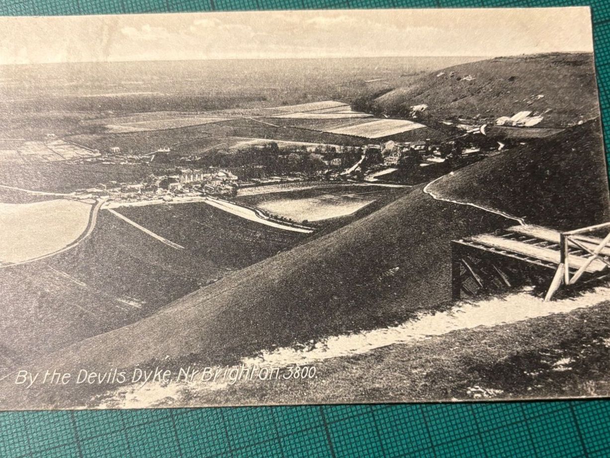 Cartoline postali: AK By the Devils Dyke Nr  Brighton. GB. – Usato da Utzenstorf venduto da Rose0303 1