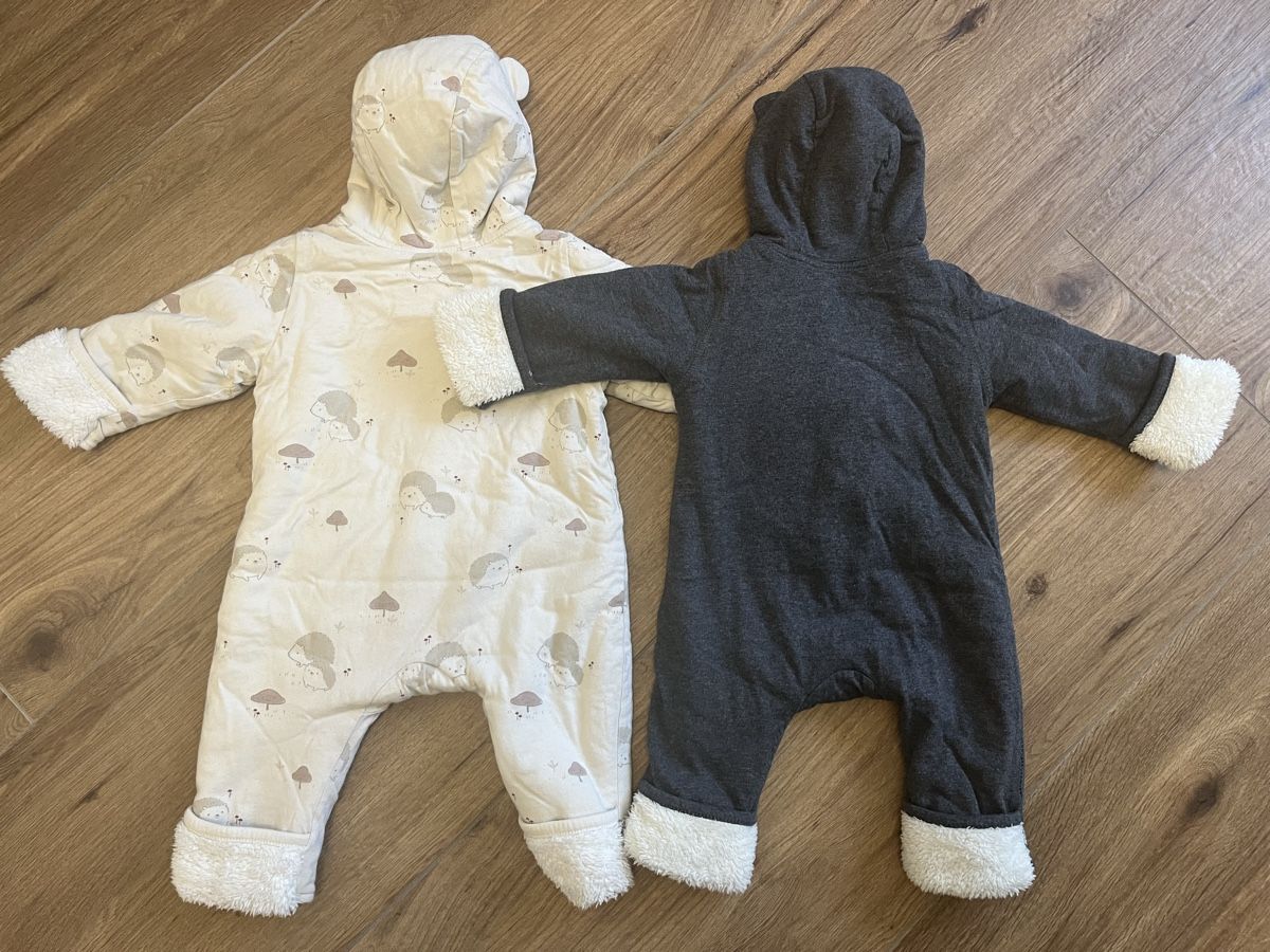H&M Pagliaccetti: Zwei Frühlingsoveralls Gr. 62 & Gr. 68 – Usato da Lyss venduto da JRLsold 2