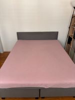 Doppelbett / Boxbett grau mit gepolstertem Kopfteil