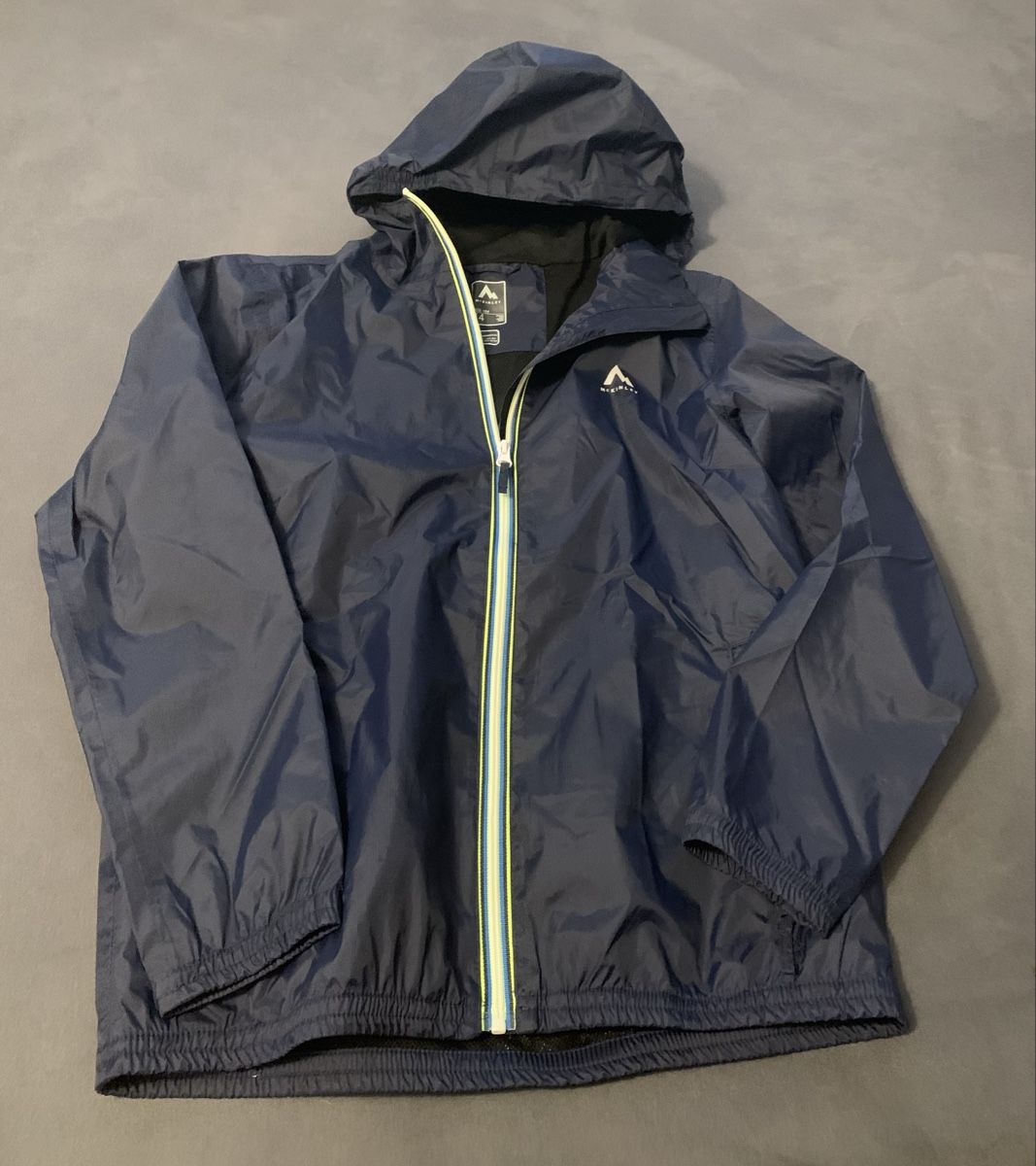 Giacche & Cappotti: Regenjacke dunkelblau Grösse 164 – Usato da Diepoldsau venduto da Luxusdeko 1