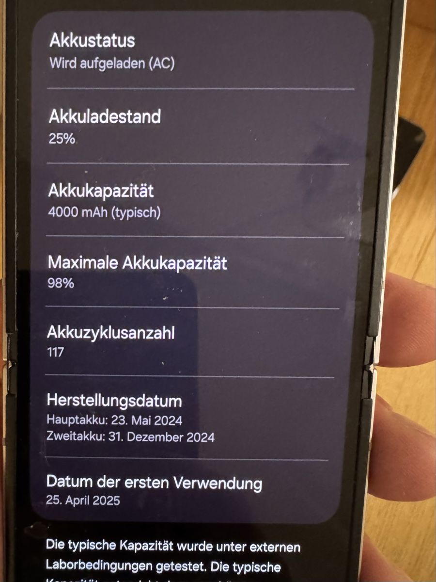 Samsung Telefoni cellulari / Smartphones: Samsung Galaxy Z Flip 6 – Usato da Langnau i. E. venduto da Partysiech89 3