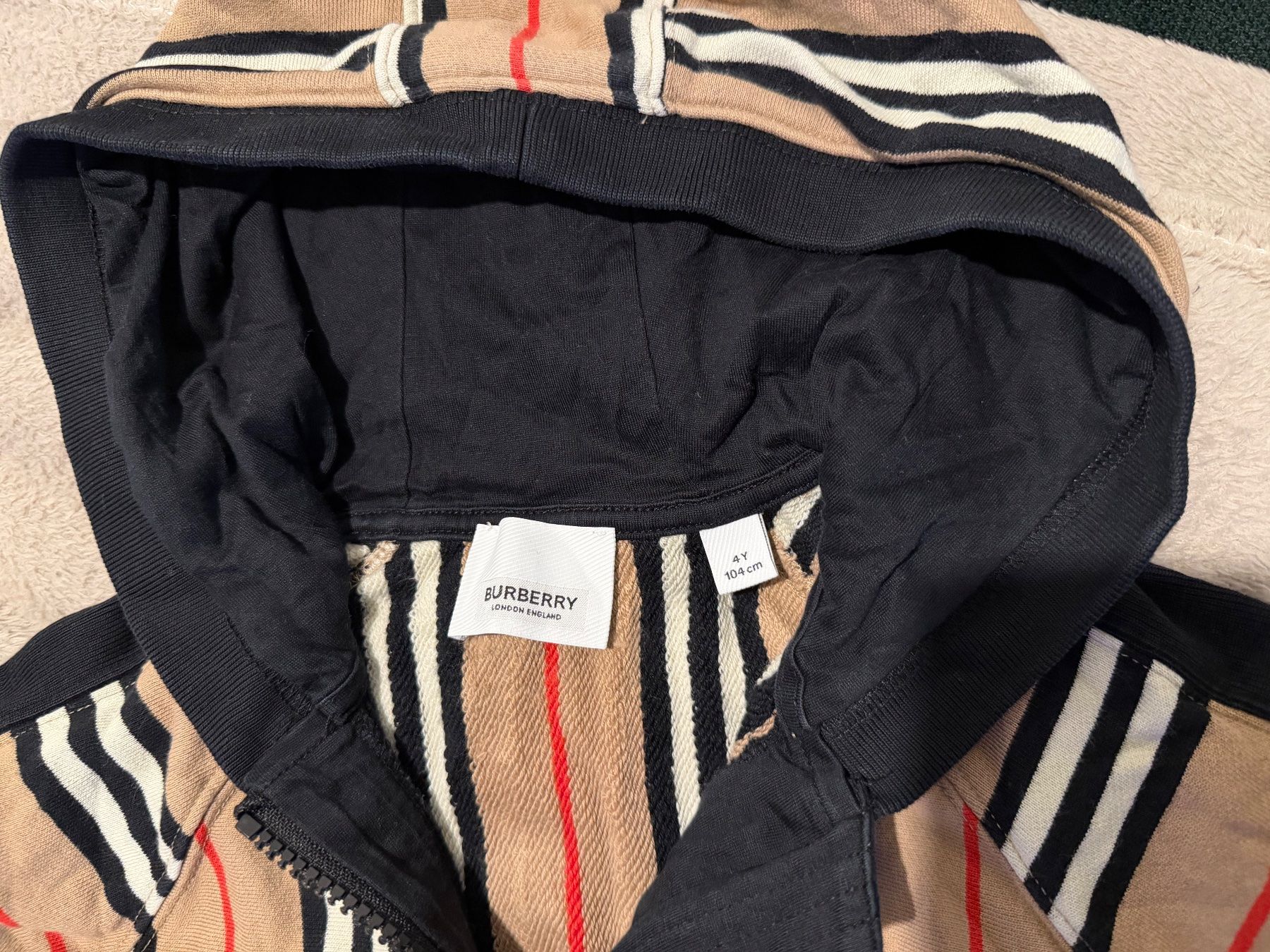Burberry Jacken & Mäntel: Burberry Kinder Hoodie Grösse 4Y – Gebraucht aus Thalwil von vverinha 2