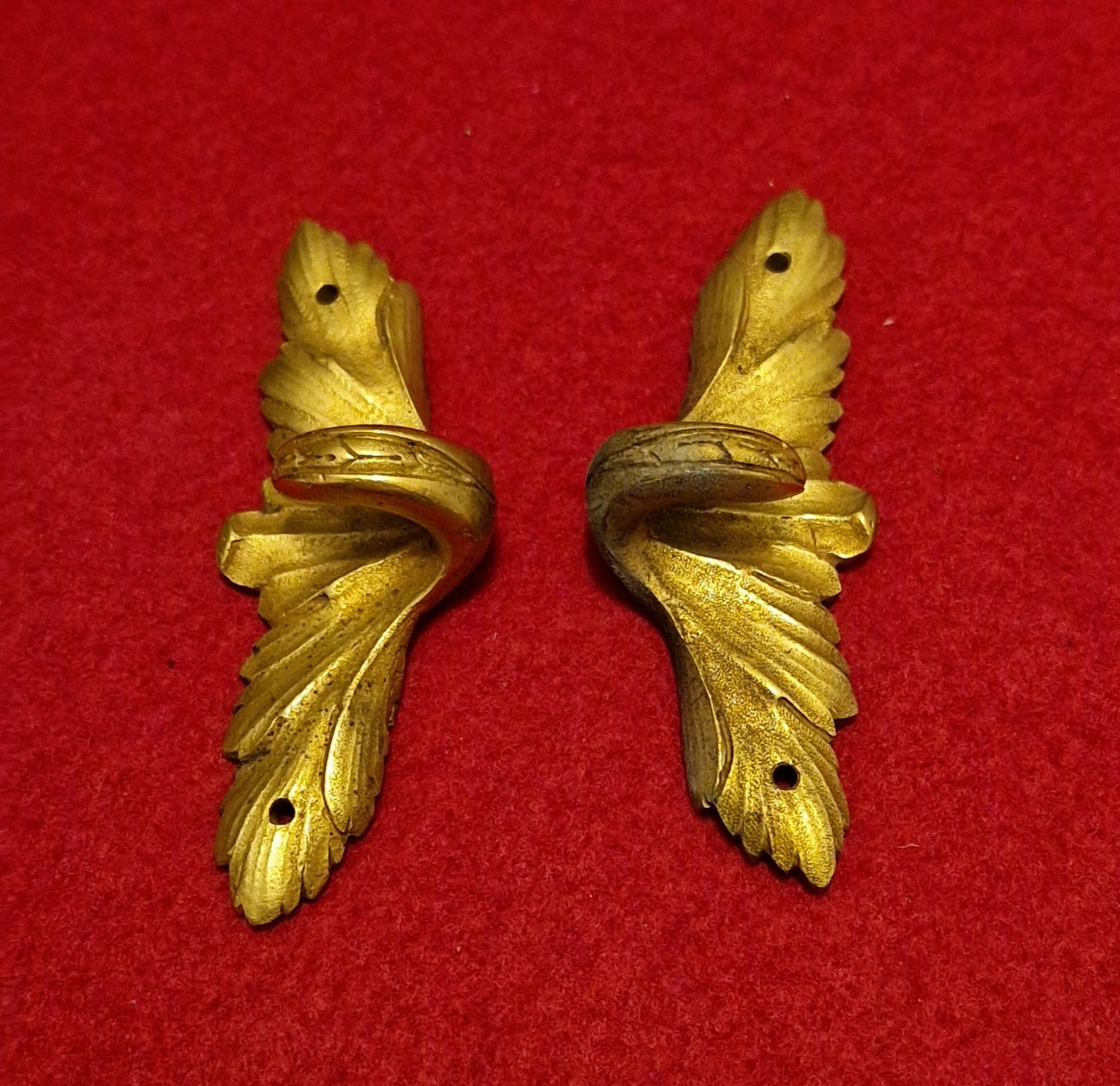 Ferramenta: 2 vintage Messinghaken Form von Blätter oder Flügel? – Usato da Zürich venduto da silver-team