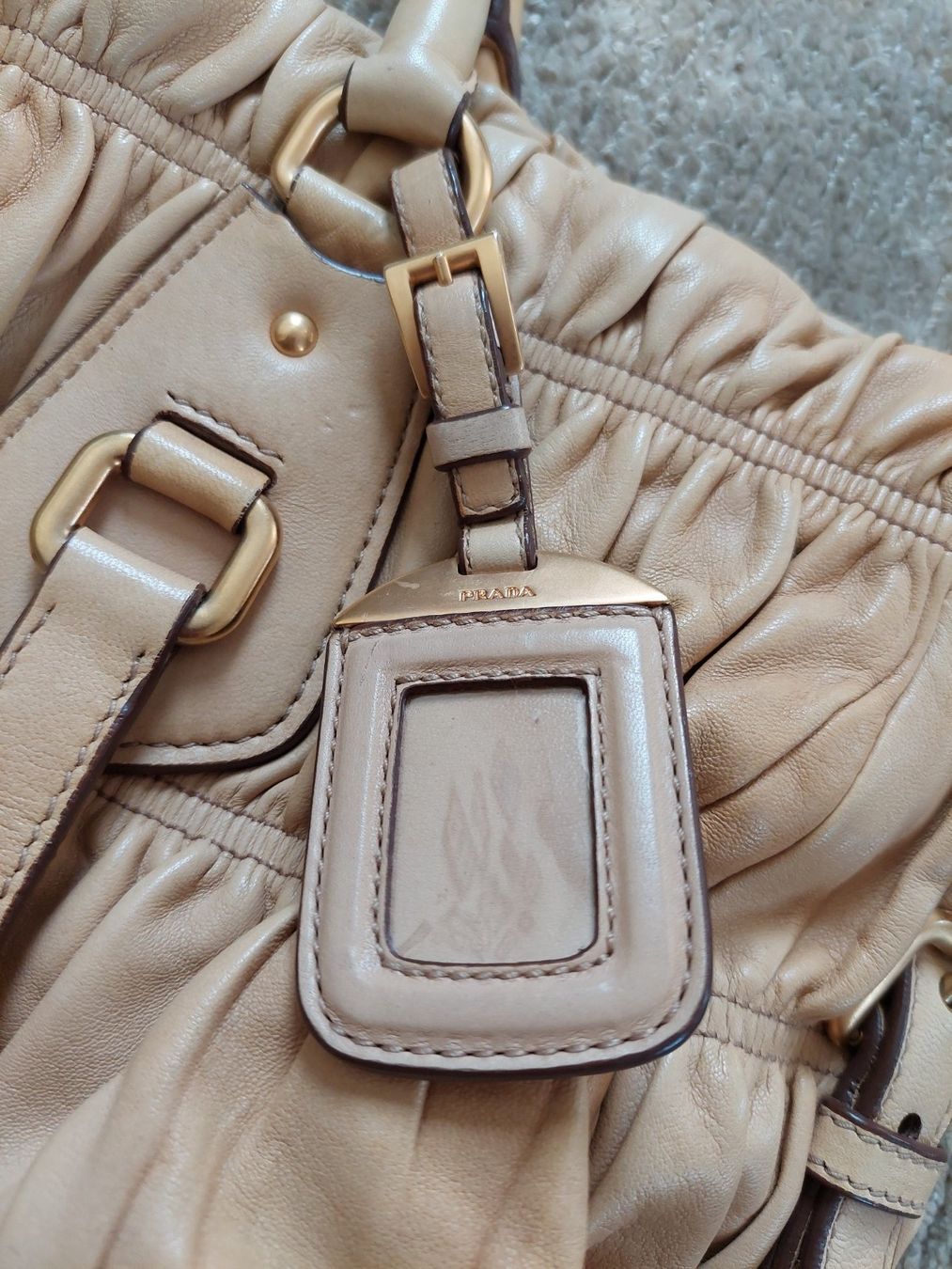 Prada Taschen: Prada Gaufre Shopper beige – Gebraucht aus Zürich von Taxista 2