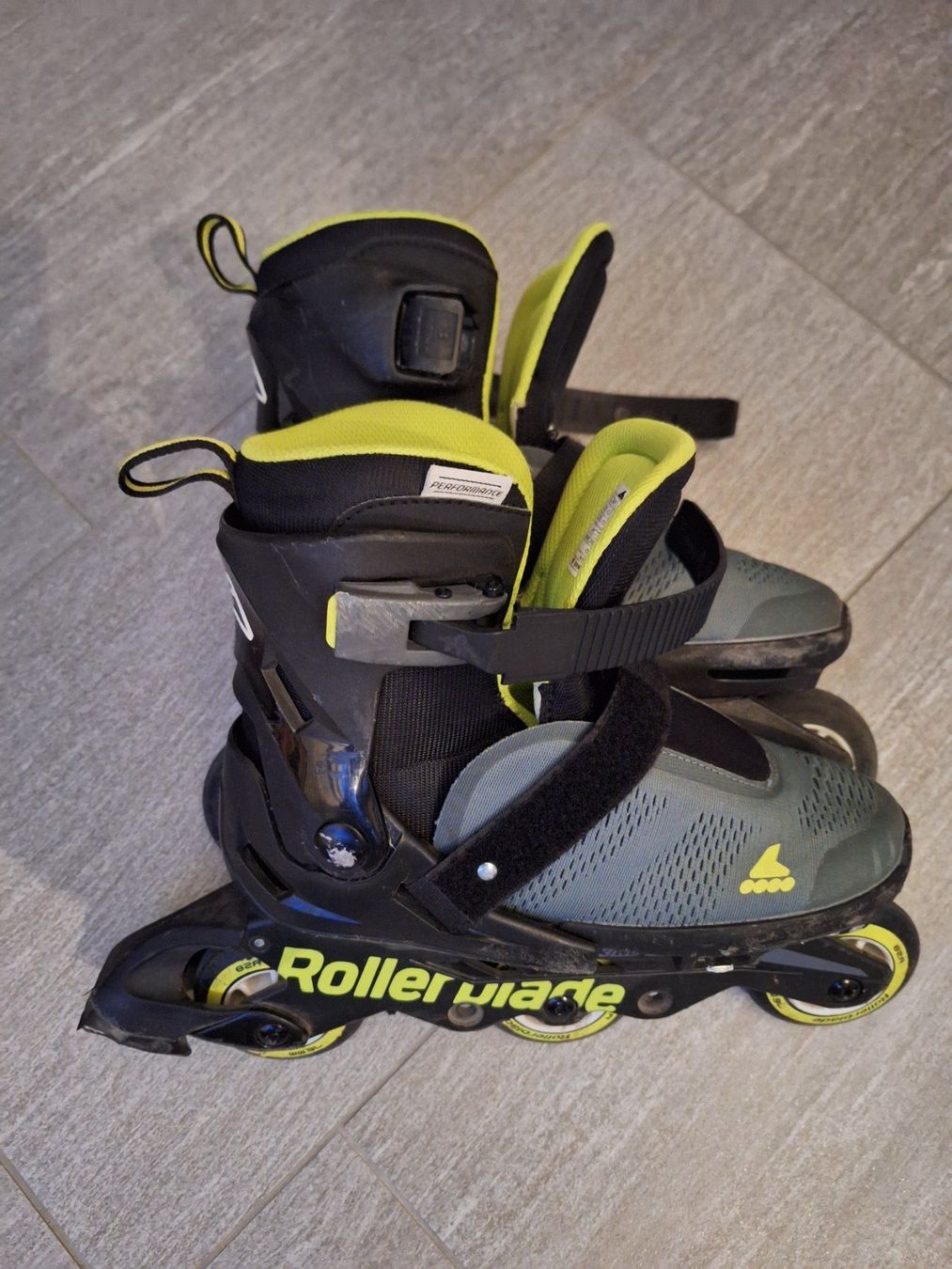 Pattini in linea & Pattini a rotelle: Rollerblade Kinder Grösse verstellbar 33-36.5 – Usato da Goldiwil (Thun) venduto da Thom37a