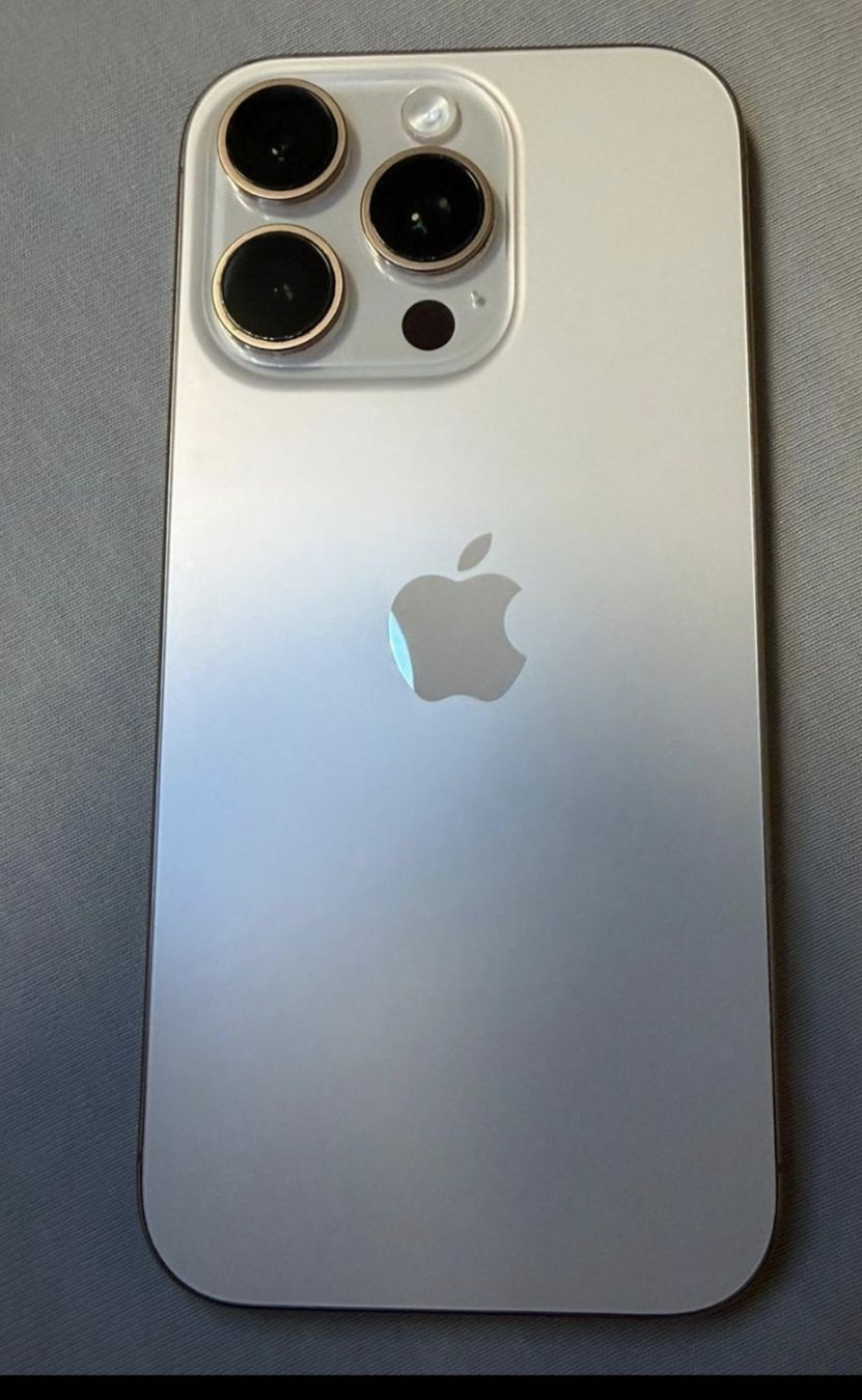Apple Portables: Iphone 16 pro 256GB – D'occasion à Grenchen par HZG.