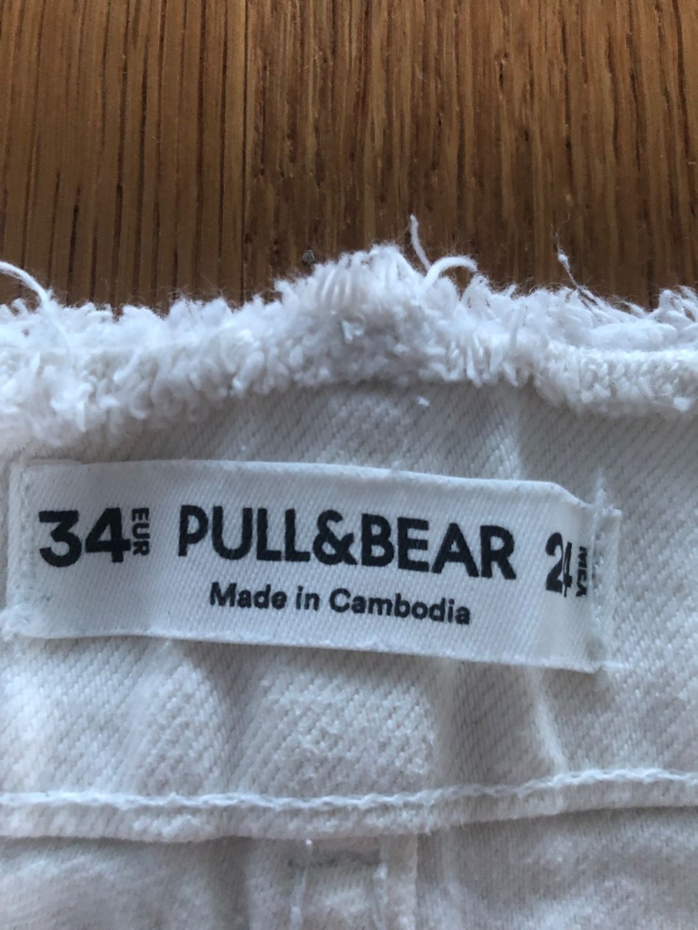 Pull&Bear Jeans: JEANSSHORTS PULL&BEAR 34 weiss – Usato da Wattwil venduto da jopara 1