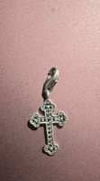 Thomas Sabo Charm Kreuz mit schwarzen Steinen 