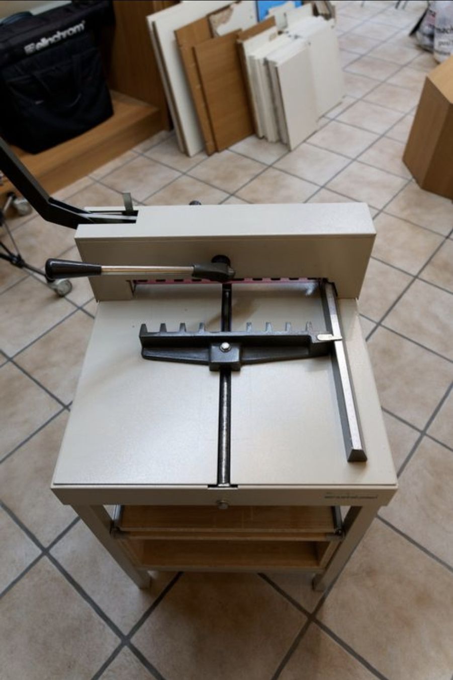 Alle Maschinen: IDEAL PAPIERSCHNEIDEMASCHINE  – Gebraucht aus Thalwil von  3