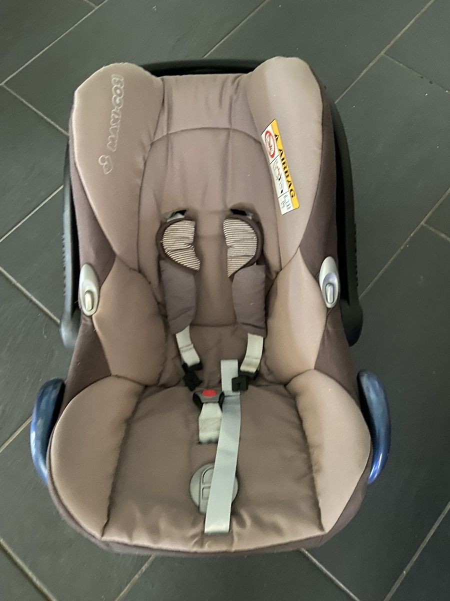 Maxi-Cosi Seggiolini per auto: Maxi Cosi Babyschale und Kindersitz – Usato da Gretzenbach venduto da Wildborneo 1