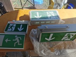 4 Stück Fluchtweg-Lampen aus Räumung/Lagerbereinigung !