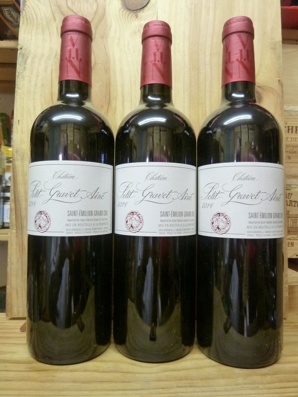 Vino: 3 Fl. Château Petit Gravet Ainé 2014 – Nuovo e nell'imballaggio originale da Knonau venduto da Latour54