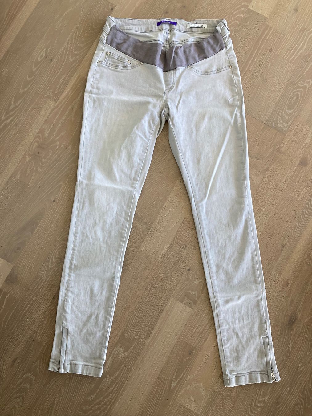 Jeans: Seraphine Umstandsjeans hellgrau Grösse 38 – Usato da Stäfa venduto da elog