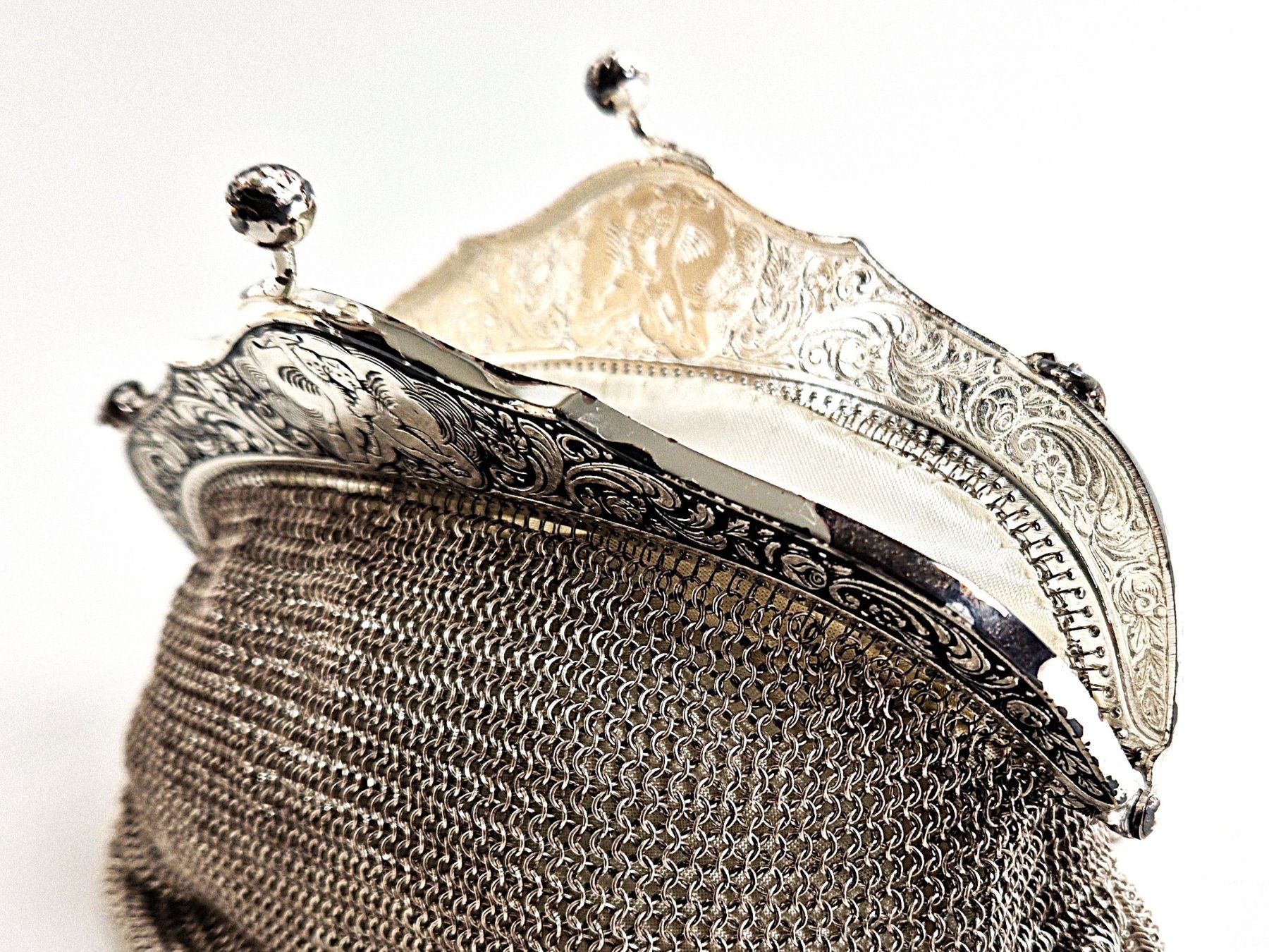 Taschen für Damen: Kettenhandtasche Vintage – Gebraucht aus Basel von Restwert_Basel 5