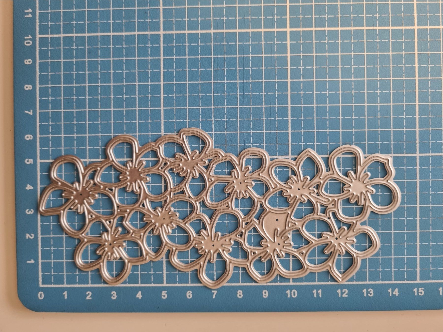 Schablonen: Stanzschablone Nr.106, Blumen (Sizzix geeignet) – Neu und originalverpackt aus Gretzenbach von Fliegepilz56 1