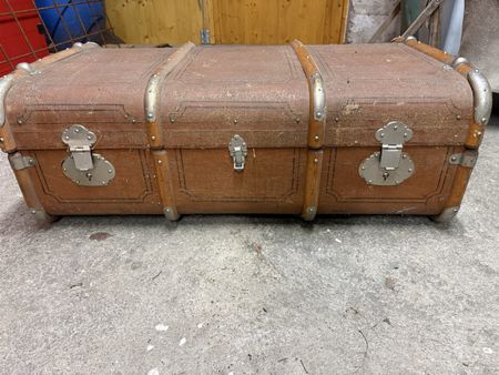 Antiker Koffer Leder Braun mit Metallbeschlägen guter Zustan