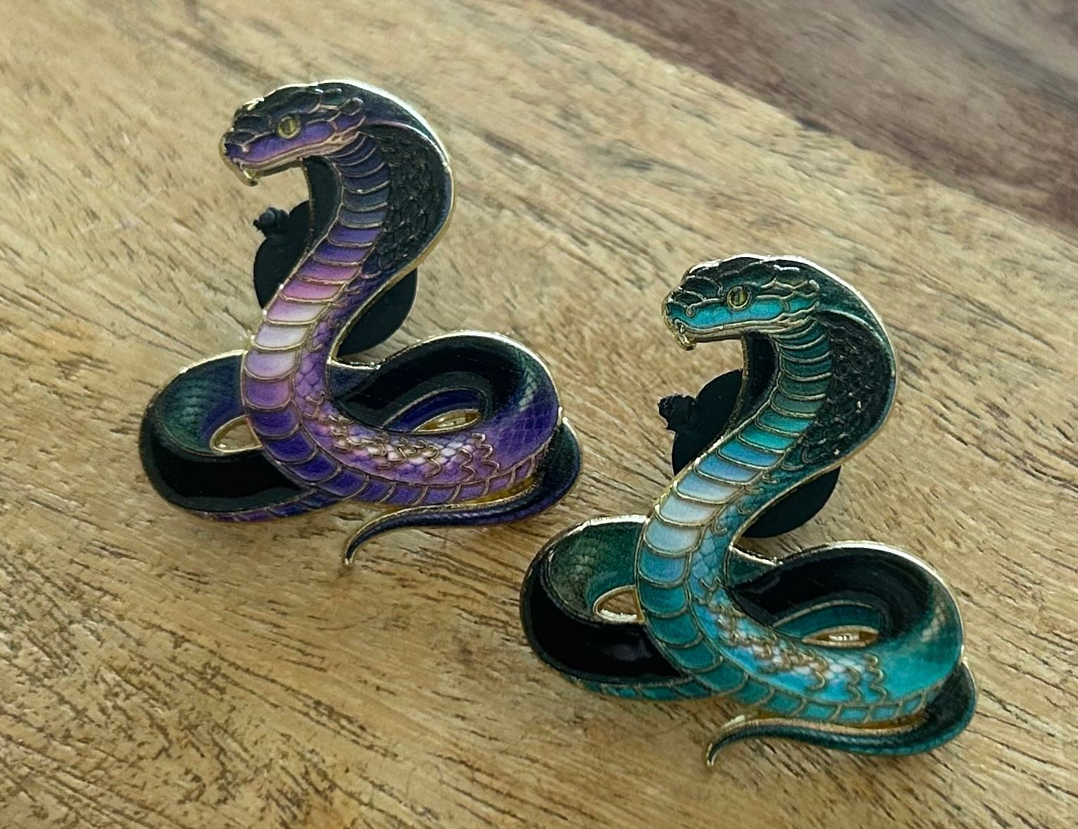 Placchette & Badge: 2x Pin Schlangen Kobra – Nuovo e nell'imballaggio originale da Geneve venduto da vane267