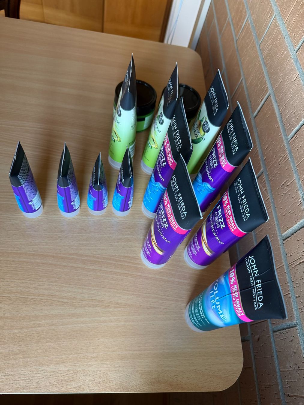 Prodotti per capelli: John Frieda Haarpflege Set, Shampoo, Conditioner, Maske – Nuovo e nell'imballaggio originale da Brunnenthal venduto da Eco07 2